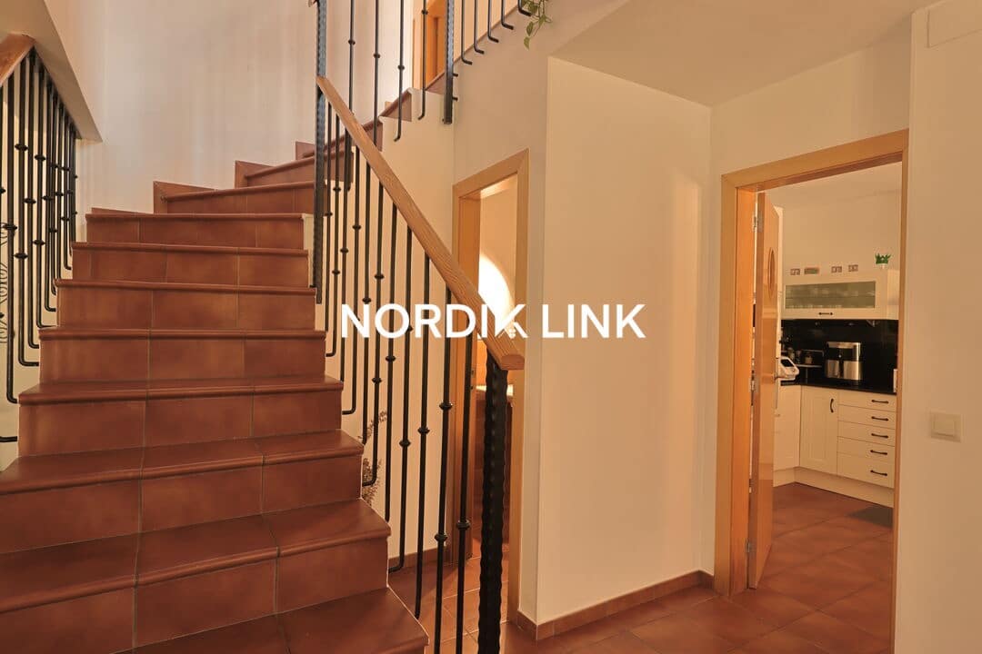 4 soveværelse Byhus til salg i Torrelles de Llobregat med swimmingpool - € 420.000 (Ref: 9747457)