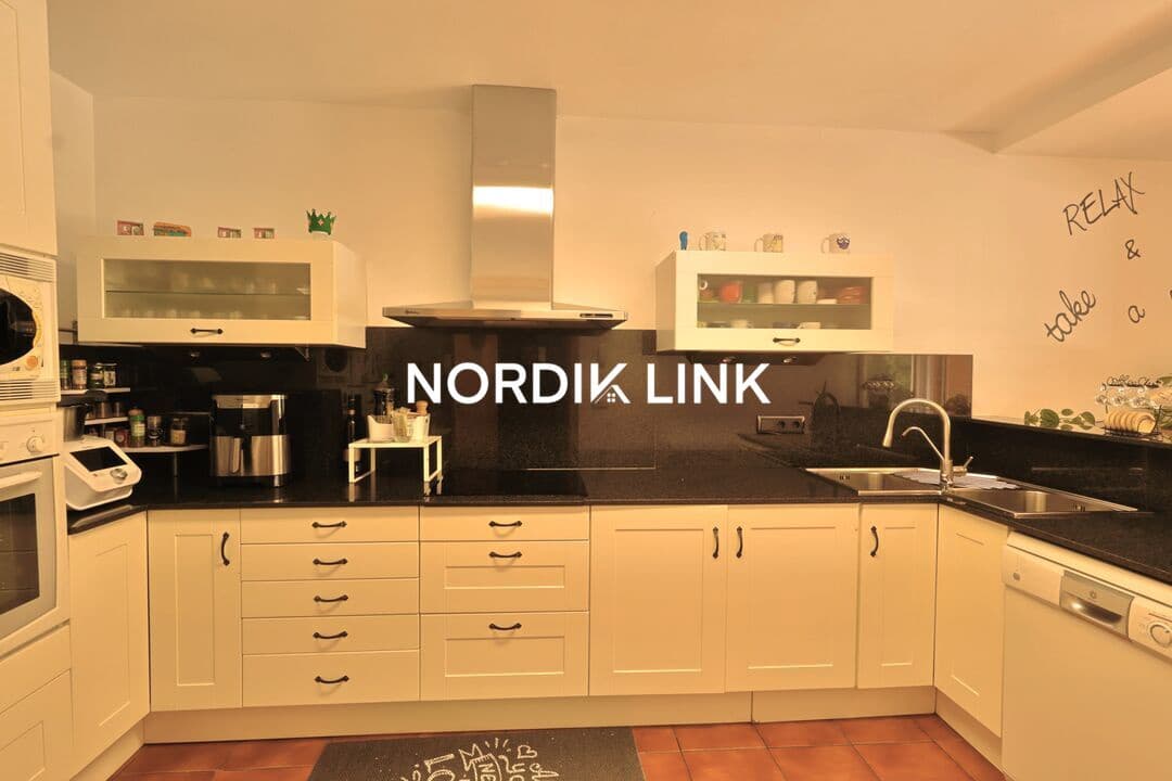 4 soveværelse Byhus til salg i Torrelles de Llobregat med swimmingpool - € 420.000 (Ref: 9747457)