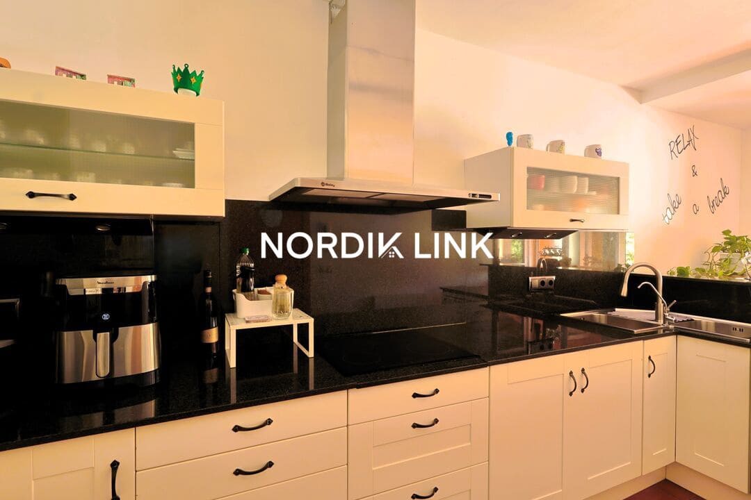 4 soveværelse Byhus til salg i Torrelles de Llobregat med swimmingpool - € 420.000 (Ref: 9747457)