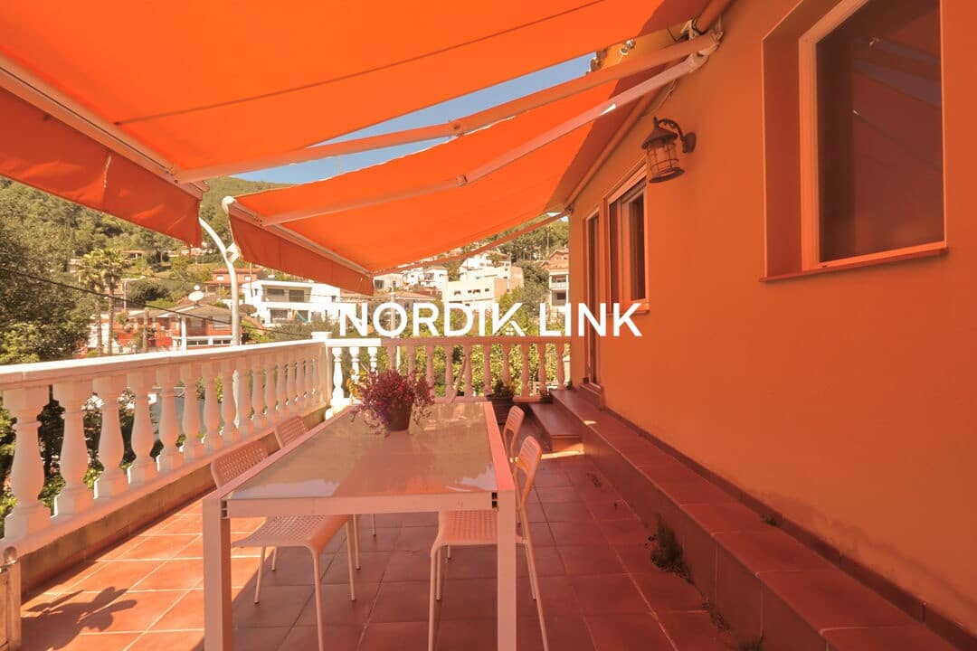 4 soveværelse Byhus til salg i Torrelles de Llobregat med swimmingpool - € 420.000 (Ref: 9747457)