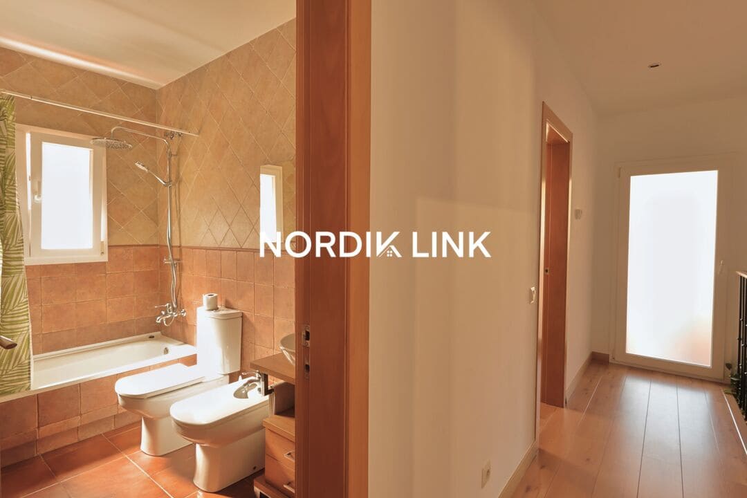 4 soveværelse Byhus til salg i Torrelles de Llobregat med swimmingpool - € 420.000 (Ref: 9747457)