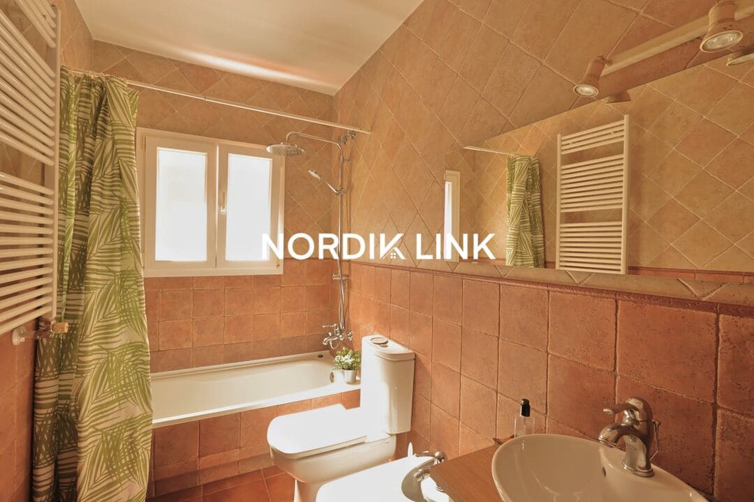 4 soveværelse Byhus til salg i Torrelles de Llobregat med swimmingpool - € 420.000 (Ref: 9747457)