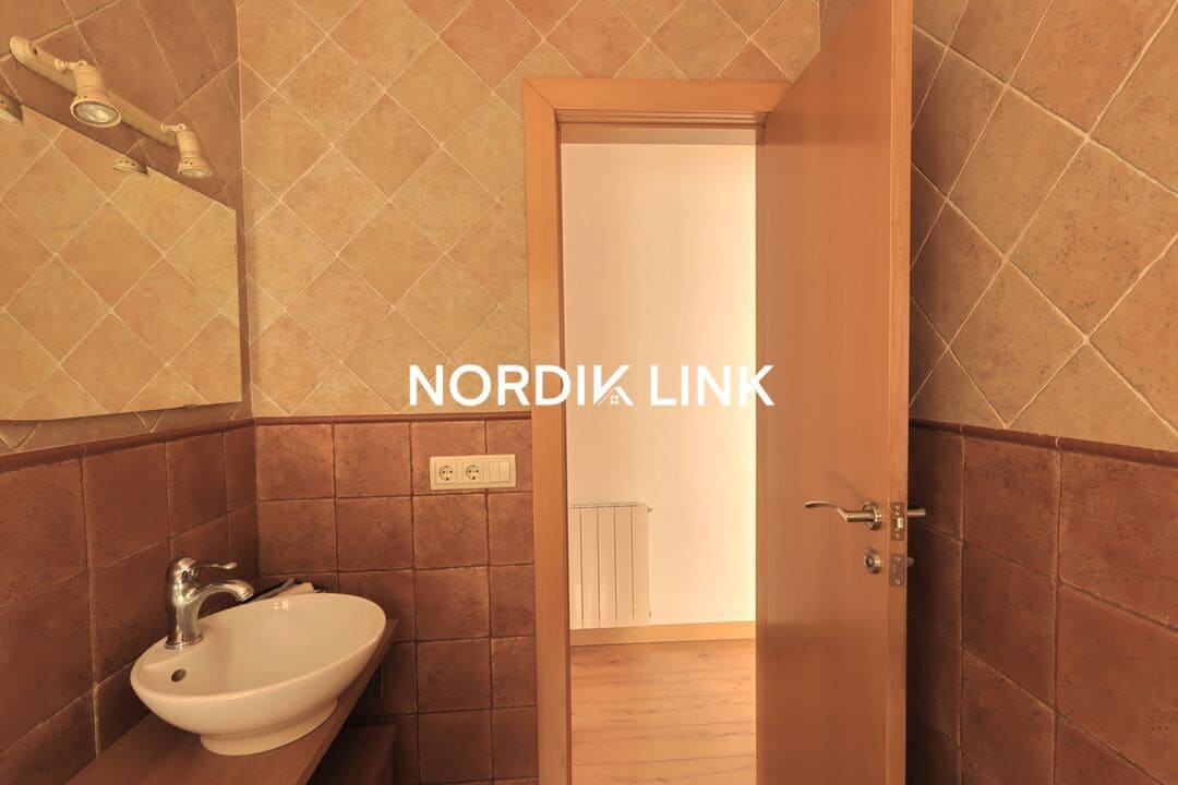 4 soveværelse Byhus til salg i Torrelles de Llobregat med swimmingpool - € 420.000 (Ref: 9747457)