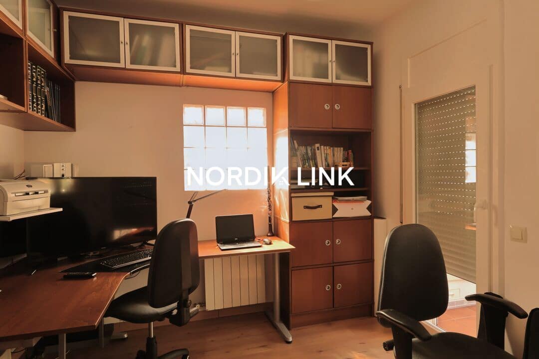 4 soveværelse Byhus til salg i Torrelles de Llobregat med swimmingpool - € 420.000 (Ref: 9747457)