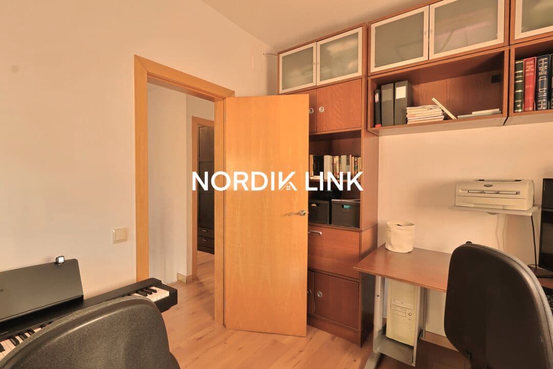 4 soveværelse Byhus til salg i Torrelles de Llobregat med swimmingpool - € 420.000 (Ref: 9747457)