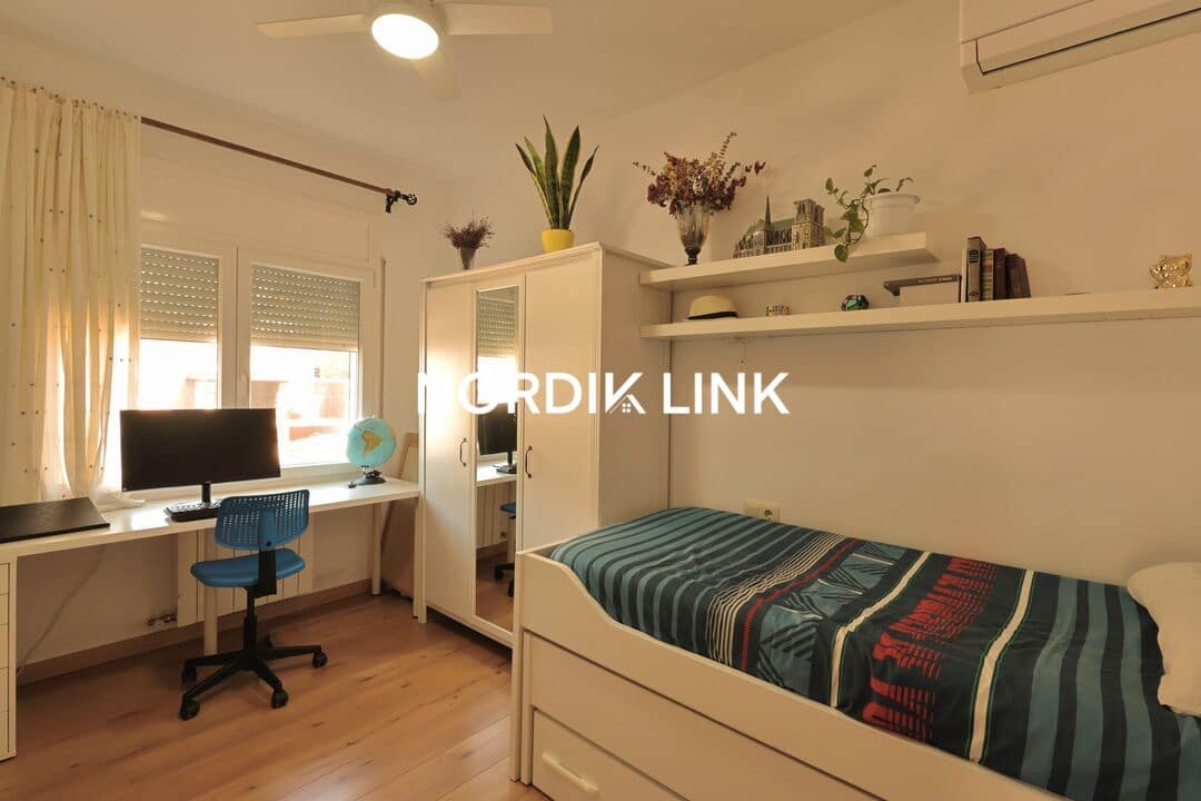 4 soveværelse Byhus til salg i Torrelles de Llobregat med swimmingpool - € 420.000 (Ref: 9747457)