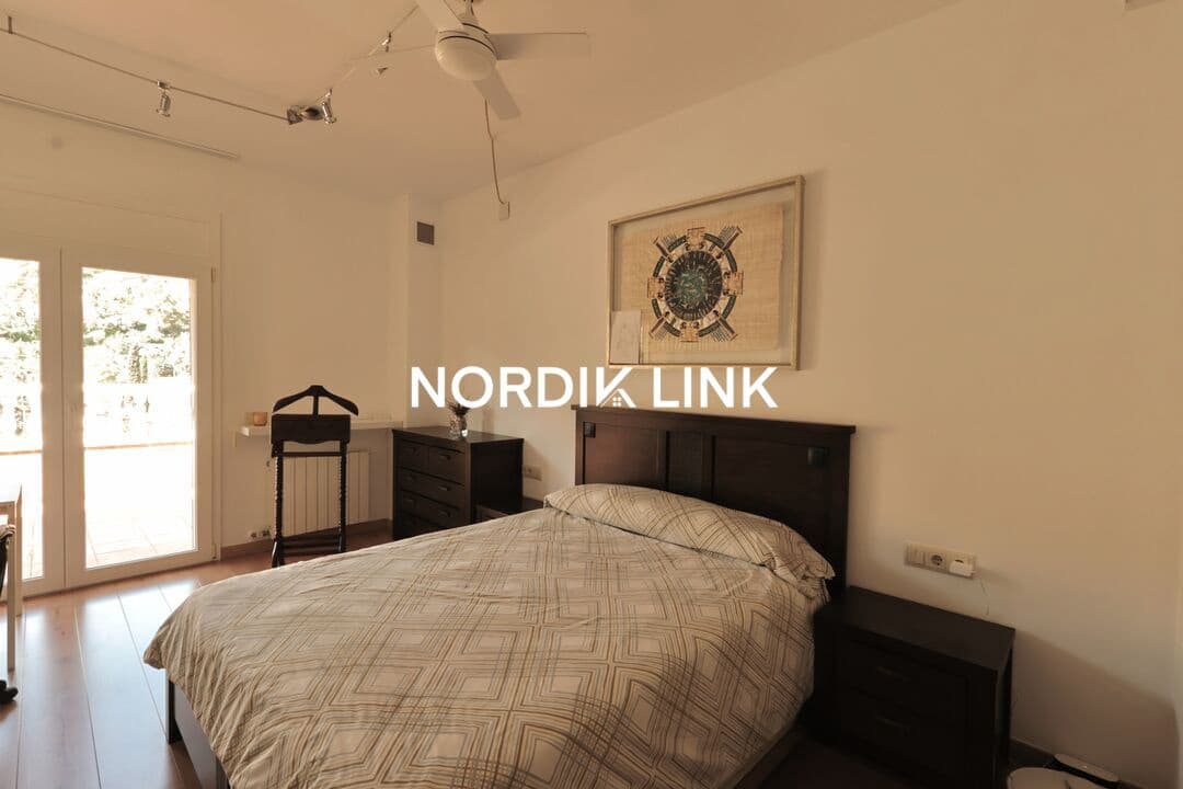 4 soveværelse Byhus til salg i Torrelles de Llobregat med swimmingpool - € 420.000 (Ref: 9747457)