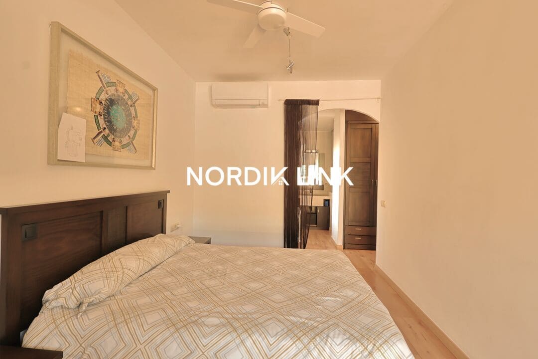 4 soveværelse Byhus til salg i Torrelles de Llobregat med swimmingpool - € 420.000 (Ref: 9747457)