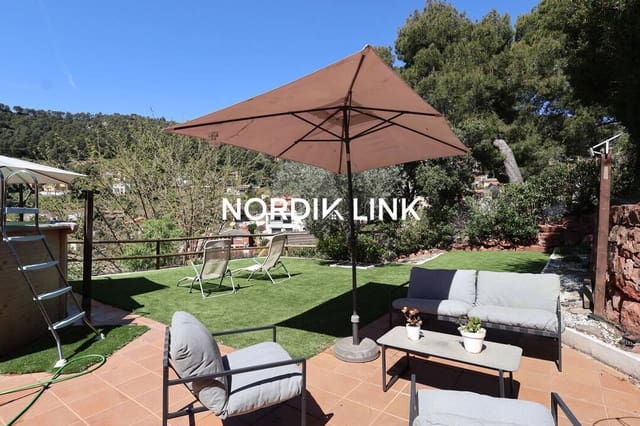 4 soveværelse Byhus til salg i Torrelles de Llobregat med swimmingpool - € 420.000 (Ref: 9747457)