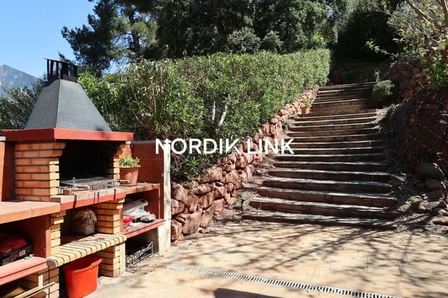 4 soveværelse Byhus til salg i Torrelles de Llobregat med swimmingpool - € 420.000 (Ref: 9747457)