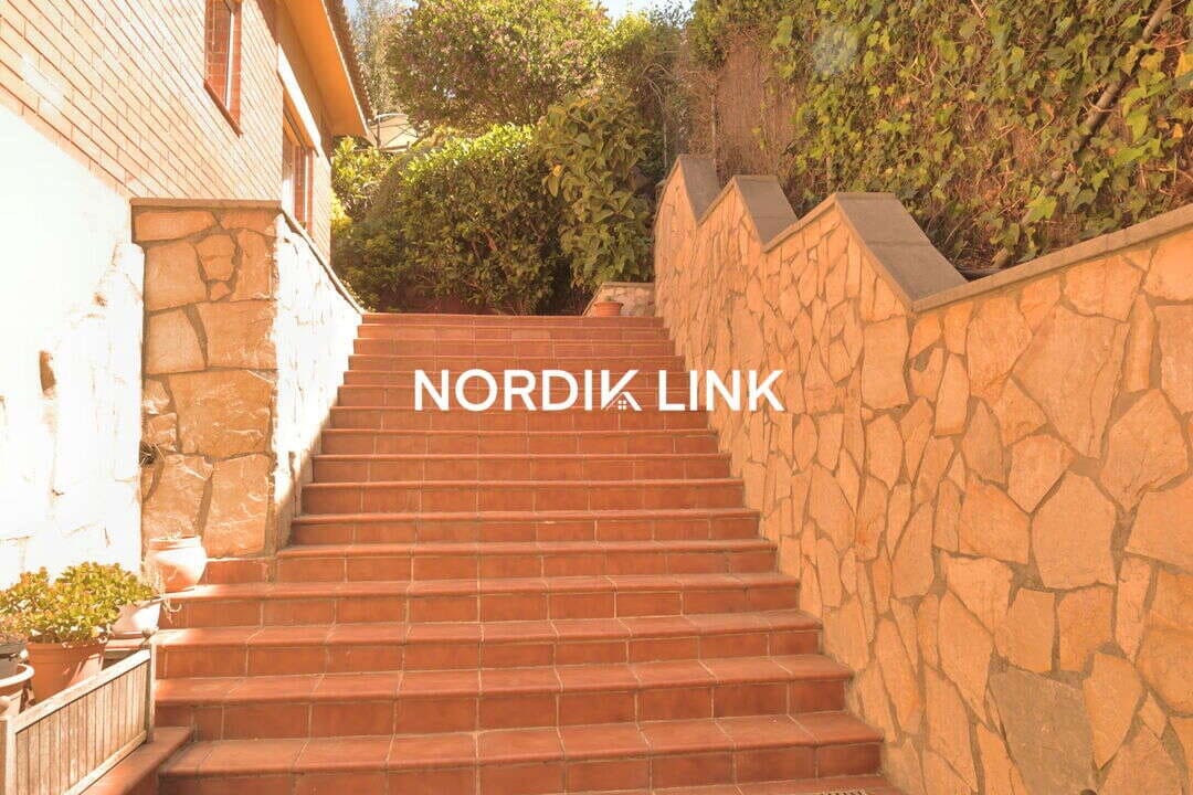 4 soveværelse Byhus til salg i Torrelles de Llobregat med swimmingpool - € 420.000 (Ref: 9747457)