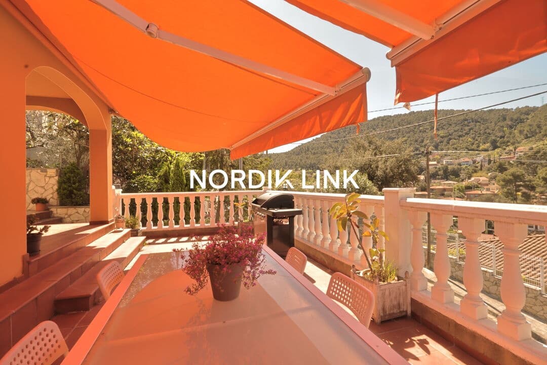 4 soveværelse Byhus til salg i Torrelles de Llobregat med swimmingpool - € 420.000 (Ref: 9747457)