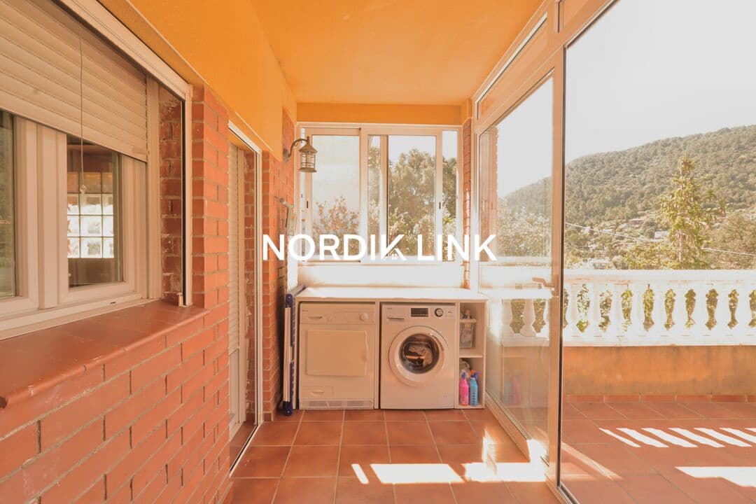 4 soveværelse Byhus til salg i Torrelles de Llobregat med swimmingpool - € 420.000 (Ref: 9747457)