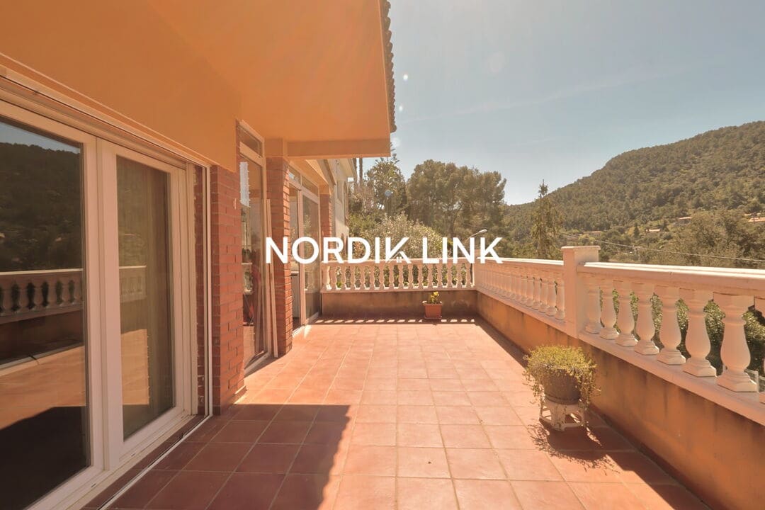 4 soveværelse Byhus til salg i Torrelles de Llobregat med swimmingpool - € 420.000 (Ref: 9747457)