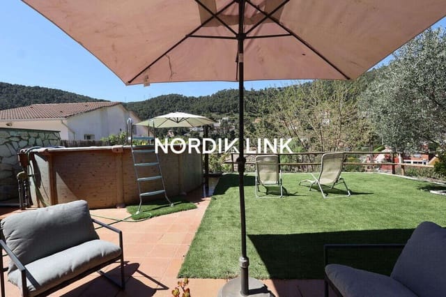 4 soveværelse Byhus til salg i Torrelles de Llobregat med swimmingpool - € 420.000 (Ref: 9747457)