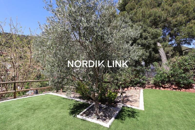 4 soveværelse Byhus til salg i Torrelles de Llobregat med swimmingpool - € 420.000 (Ref: 9747457)