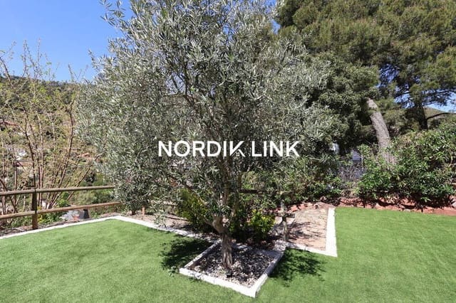 4 soveværelse Byhus til salg i Torrelles de Llobregat med swimmingpool - € 420.000 (Ref: 9747457)