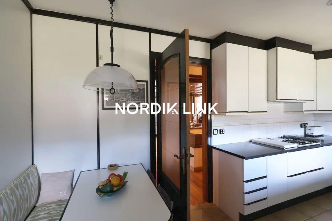 5 bedroom Townhouse for sale in La Seu d'Urgell with pool - € 2,600,000 (Ref: 9806715)