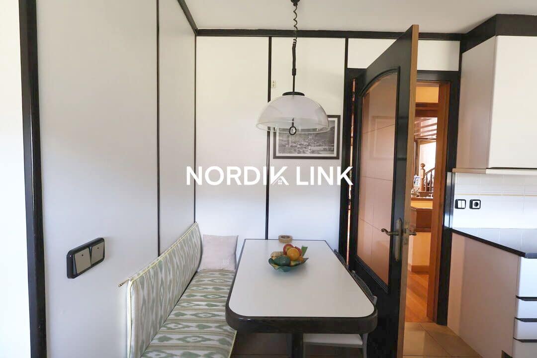 5 bedroom Townhouse for sale in La Seu d'Urgell with pool - € 2,600,000 (Ref: 9806715)