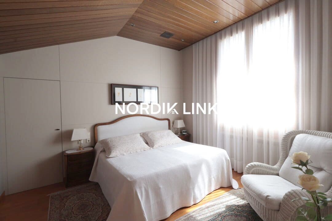 5 bedroom Townhouse for sale in La Seu d'Urgell with pool - € 2,600,000 (Ref: 9806715)