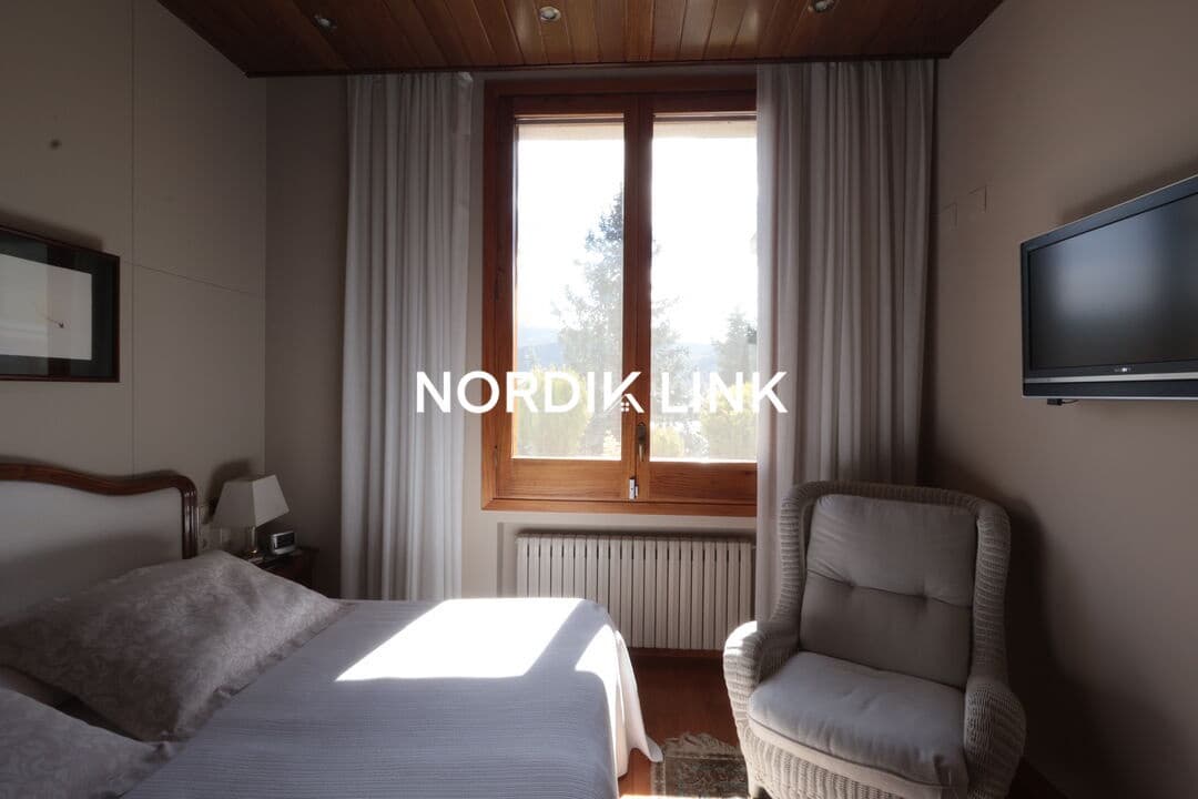 5 bedroom Townhouse for sale in La Seu d'Urgell with pool - € 2,600,000 (Ref: 9806715)