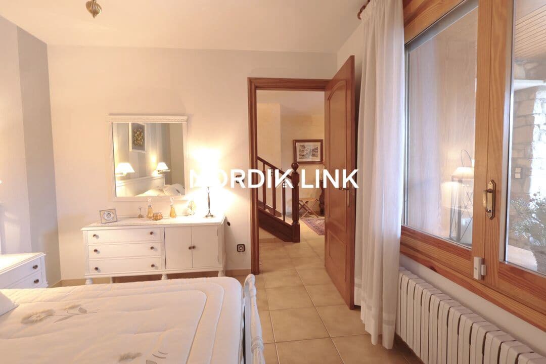 5 bedroom Townhouse for sale in La Seu d'Urgell with pool - € 2,600,000 (Ref: 9806715)