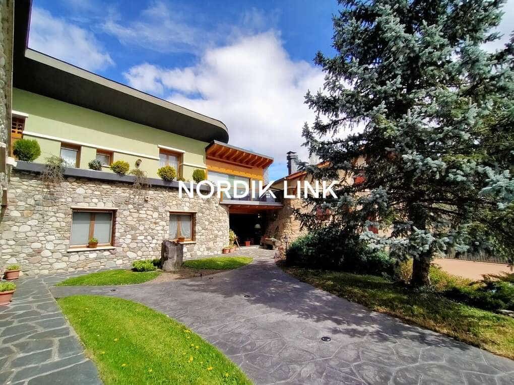 5 bedroom Townhouse for sale in La Seu d'Urgell with pool - € 2,600,000 (Ref: 9806715)