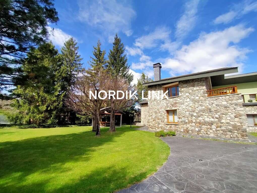 5 bedroom Townhouse for sale in La Seu d'Urgell with pool - € 2,600,000 (Ref: 9806715)