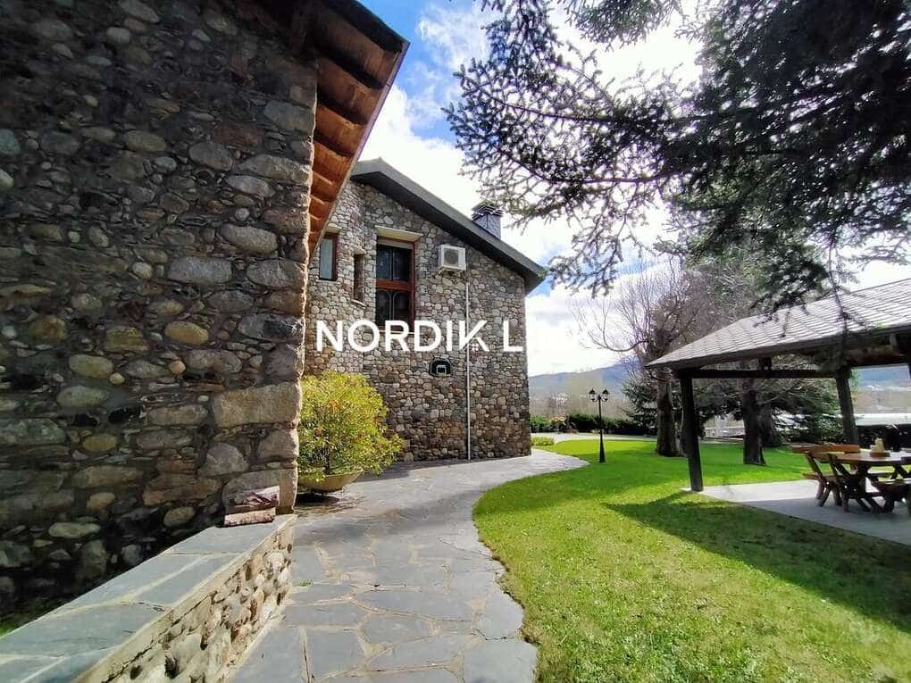 5 bedroom Townhouse for sale in La Seu d'Urgell with pool - € 2,600,000 (Ref: 9806715)