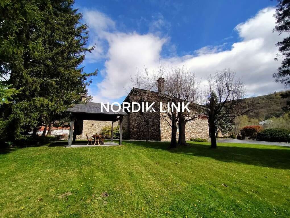 5 bedroom Townhouse for sale in La Seu d'Urgell with pool - € 2,600,000 (Ref: 9806715)