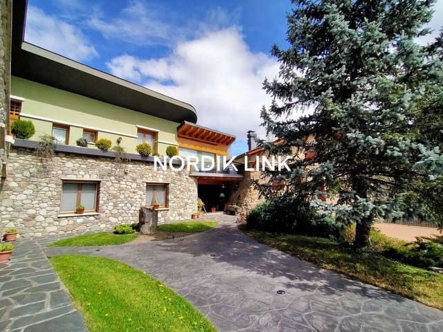 5 quarto Casa em Banda para venda em La Seu d'Urgell com piscina - 2 600 000 € (Ref: 9806715)