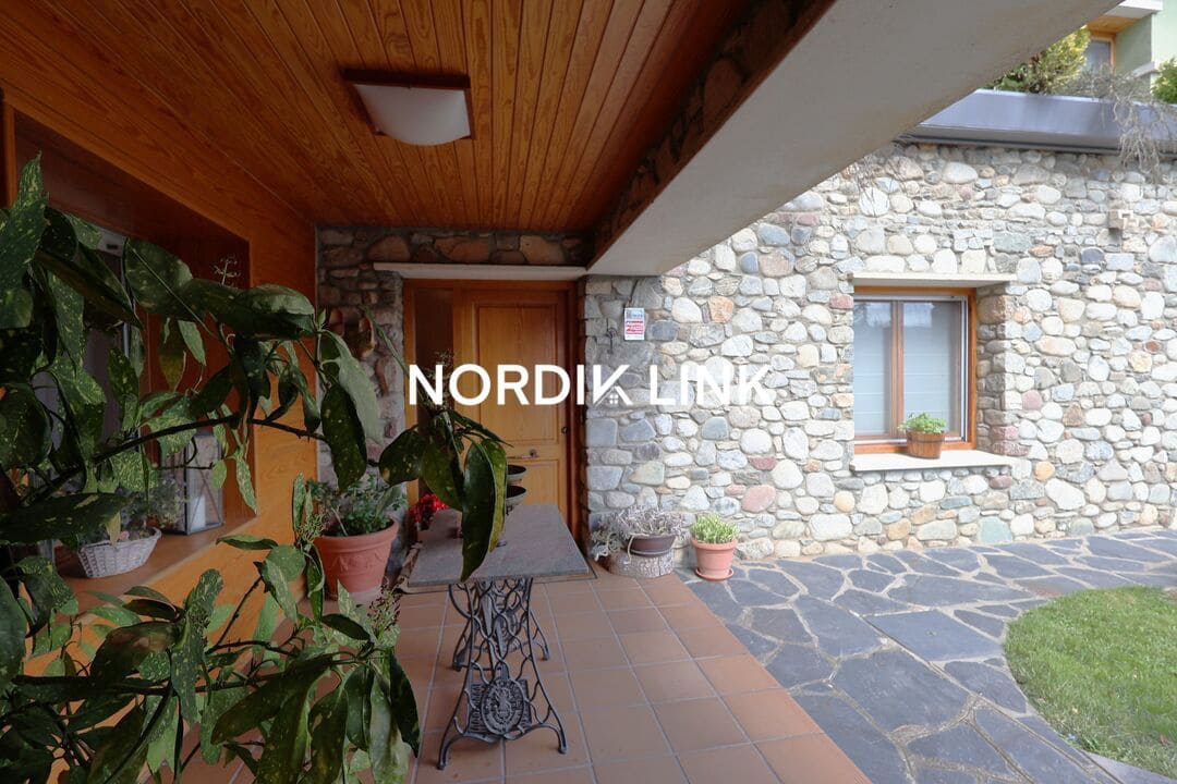 5 bedroom Townhouse for sale in La Seu d'Urgell with pool - € 2,600,000 (Ref: 9806715)