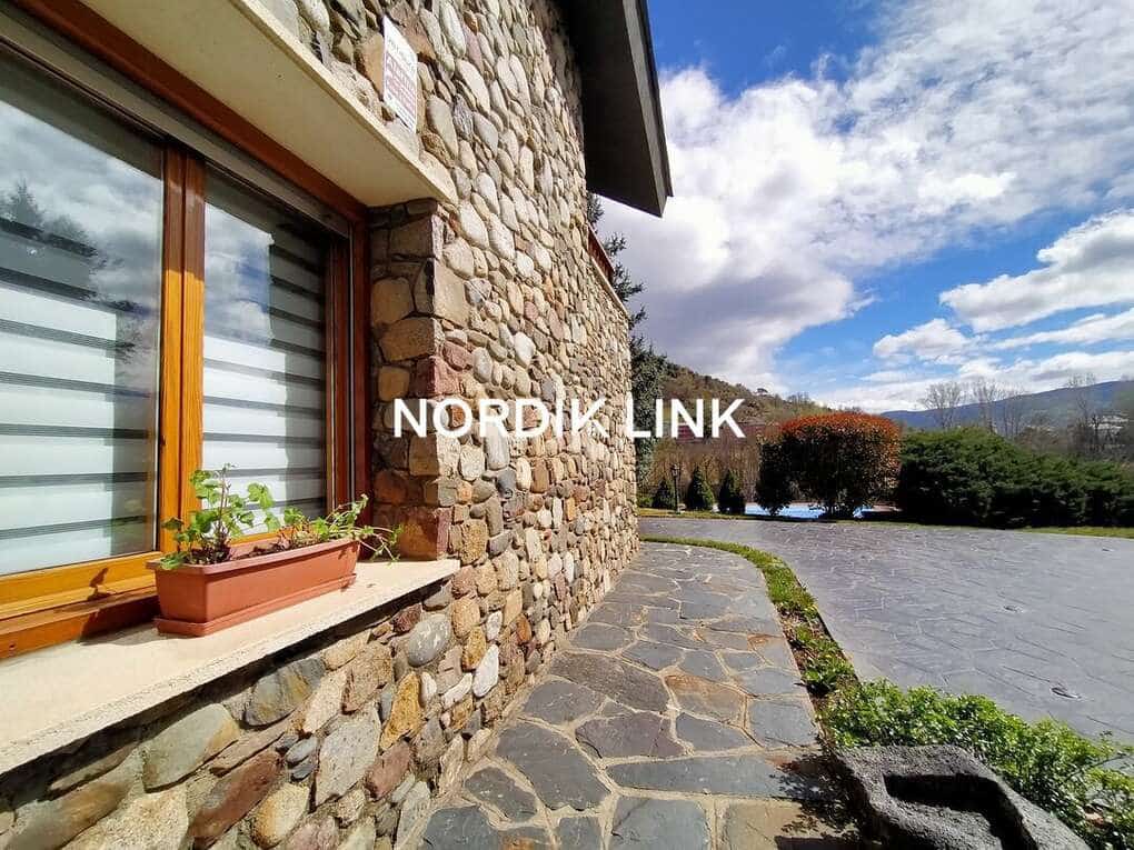 5 bedroom Townhouse for sale in La Seu d'Urgell with pool - € 2,600,000 (Ref: 9806715)