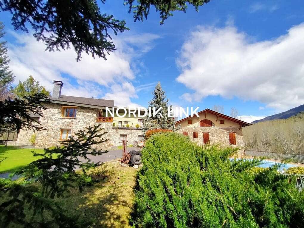 5 bedroom Townhouse for sale in La Seu d'Urgell with pool - € 2,600,000 (Ref: 9806715)