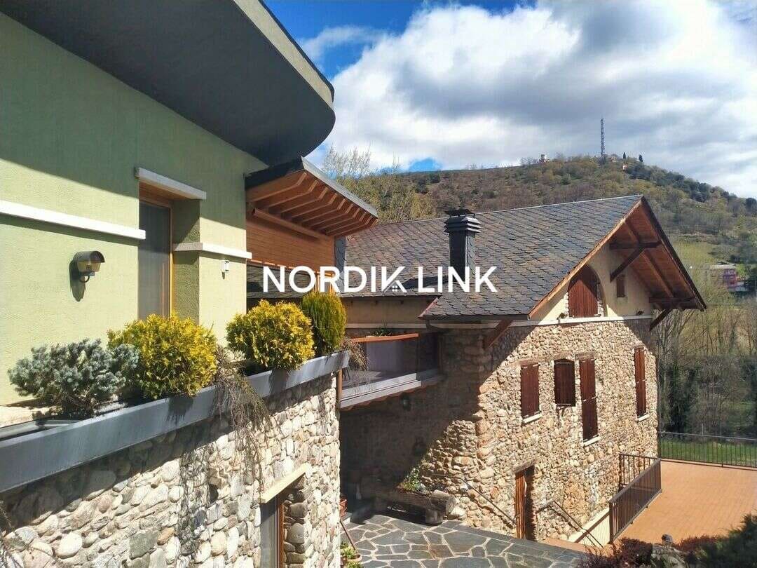 5 bedroom Townhouse for sale in La Seu d'Urgell with pool - € 2,600,000 (Ref: 9806715)