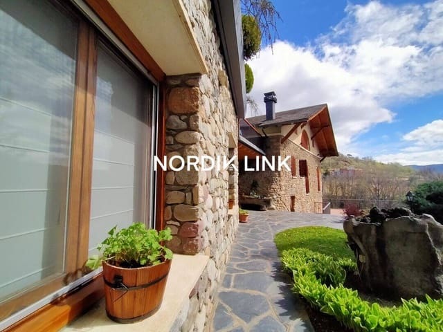 5 sypialnia Dom na sprzedaż w La Seu d'Urgell z basenem - 2 180 000 € (Ref: 9806715)