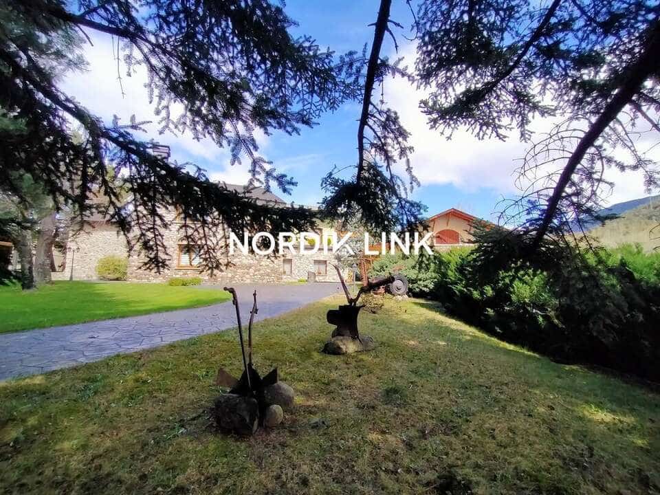 5 bedroom Townhouse for sale in La Seu d'Urgell with pool - € 2,600,000 (Ref: 9806715)