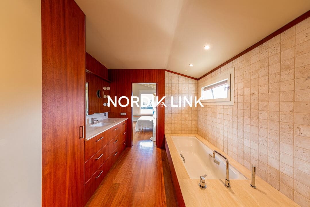 4 bedroom Townhouse for sale in Miravet with pool - € 1,464,000 (Ref: 9914947)