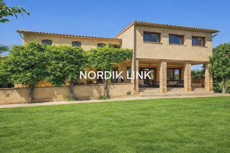 4 bedroom Townhouse for sale in Miravet with pool - € 1,464,000 (Ref: 9914947)