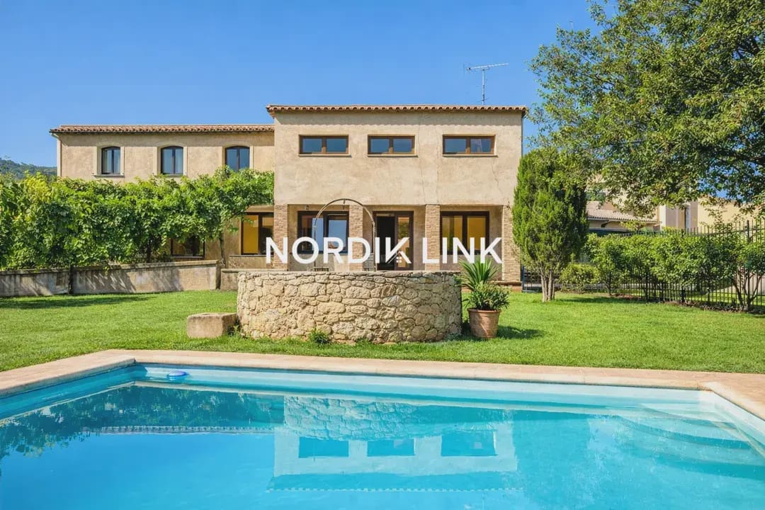 4 bedroom Townhouse for sale in Miravet with pool - € 1,464,000 (Ref: 9914947)