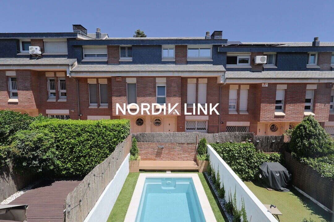 3 bedroom Semi-detached Villa for sale in Sant Cugat del Valles with pool garage - € 1,240,000 (Ref: 9919015)