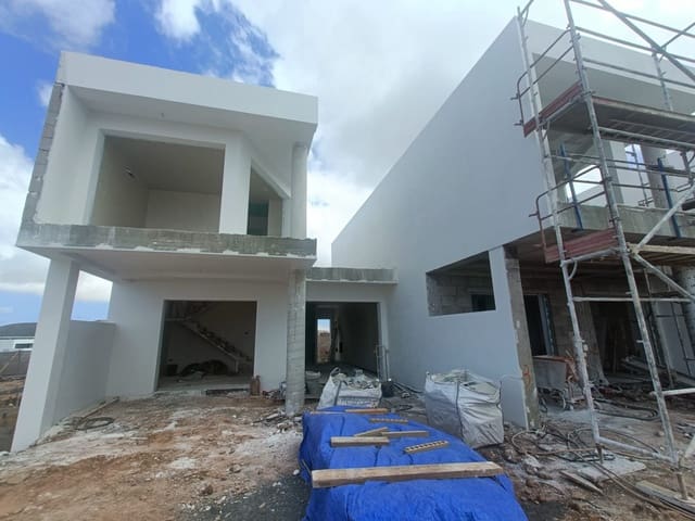 3 soverom Villa til salgs i Villaverde, La Oliva med svømmebasseng garasje - € 460 000 (Ref: 9626449)