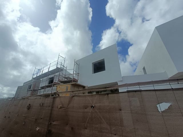 3 soverom Villa til salgs i Villaverde, La Oliva med svømmebasseng garasje - € 460 000 (Ref: 9626449)