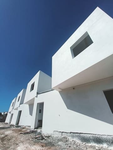 3 makuuhuone Huvila myytävänä paikassa Villaverde, La Oliva mukana uima-altaan 
autotalli - 460 000 € (Ref: 9626449)