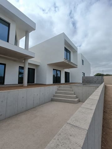 2 makuuhuone Huvila myytävänä paikassa Villaverde, La Oliva mukana uima-altaan 
autotalli - 460 000 € (Ref: 9626449)
