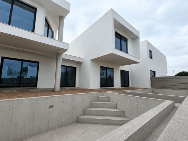 2 soveværelse Semi-Rækkehus til salg i La Oliva med swimmingpool garage - € 454.000 (Ref: 9995378)