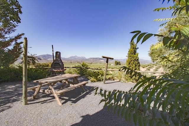 3 quarto Quinta/Casa Rural para venda em Alcalá la Real com piscina garagem - 195 000 € (Ref: 10080531)