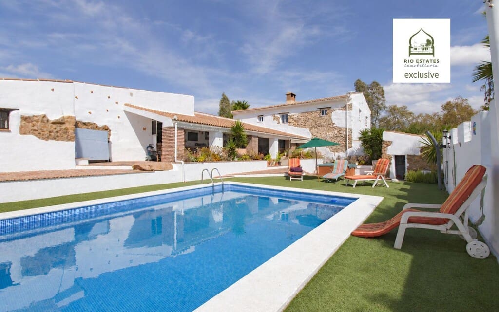 7 bedroom Finca/Country House for sale in Riogordo with pool - € 945,000 (Ref: 10131295)