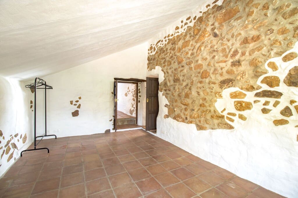 7 bedroom Finca/Country House for sale in Riogordo with pool - € 945,000 (Ref: 10131295)