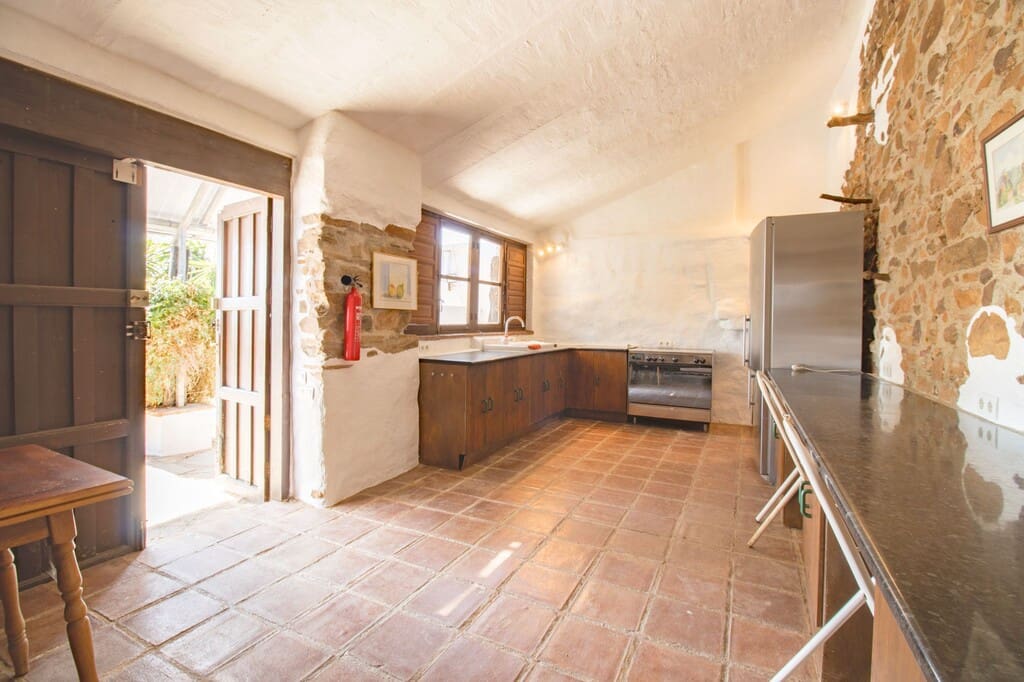 7 bedroom Finca/Country House for sale in Riogordo with pool - € 945,000 (Ref: 10131295)